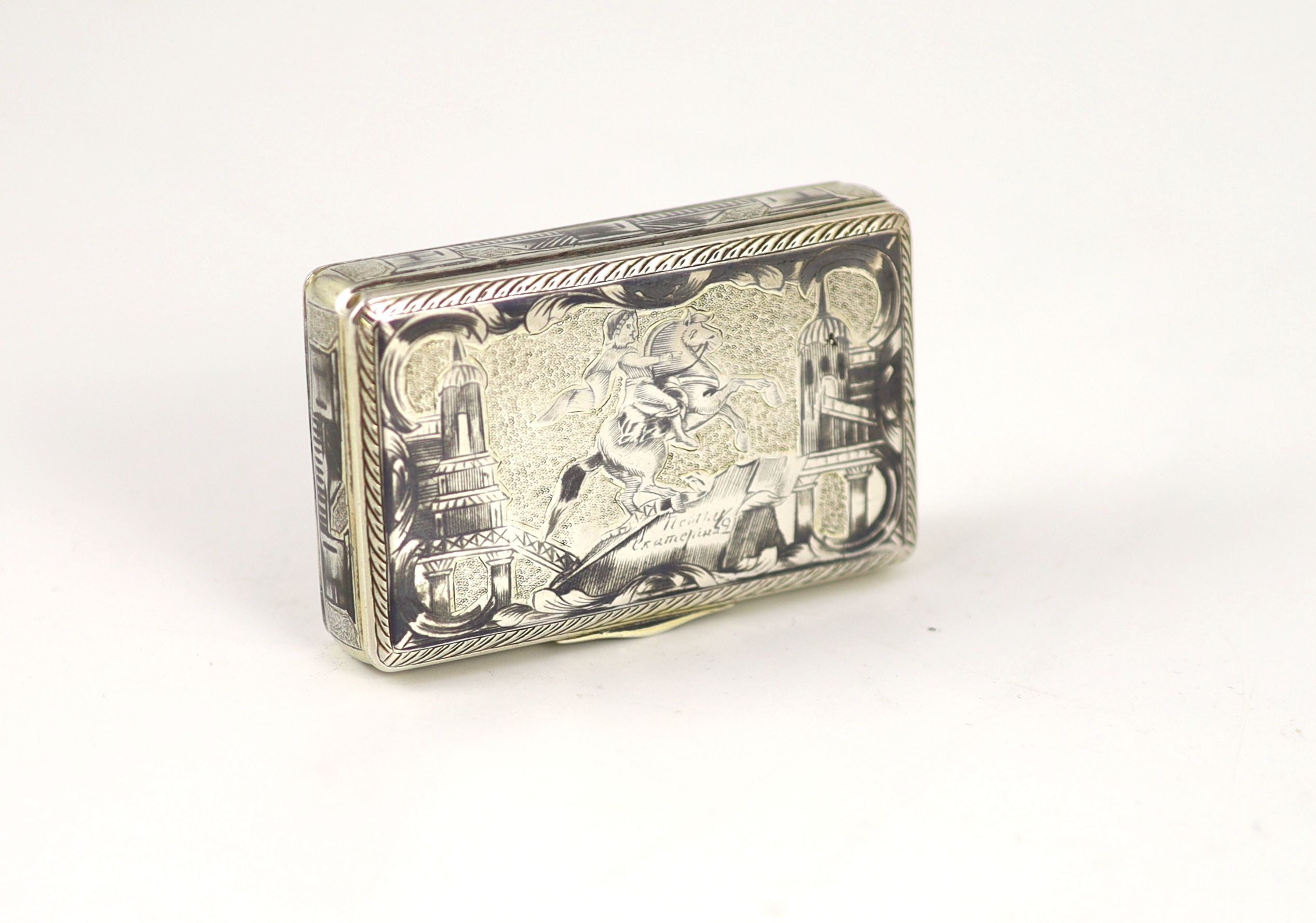 An early 19th century Russian 84 zolotnik parcel gilt silver and niello snuff box, assay master possibly Nicholai Brubovin,1830